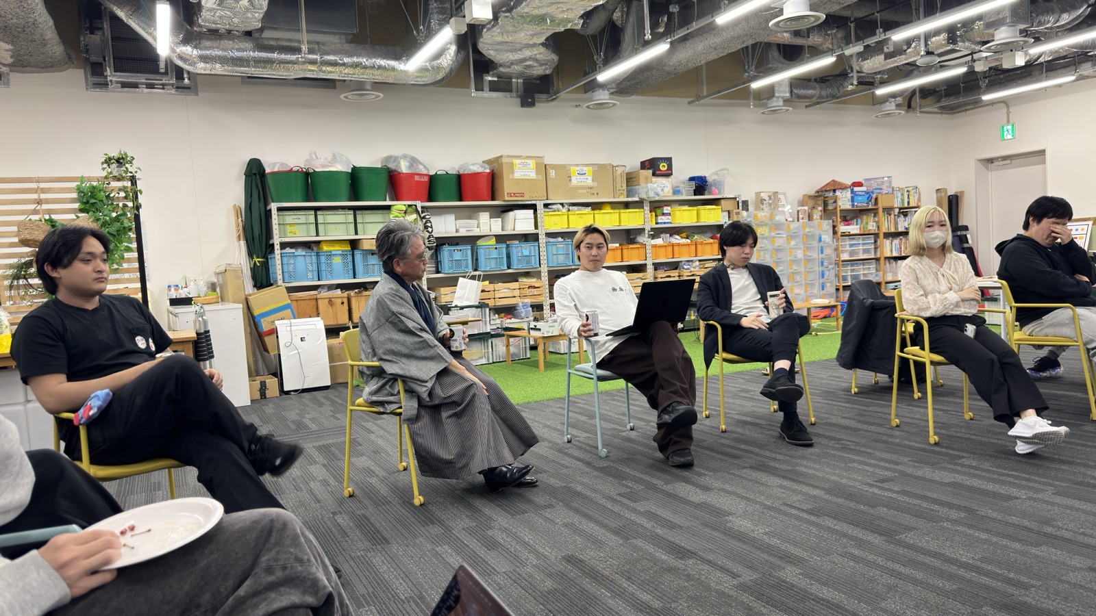 2026年5月8日 iU竹芝サテライトで開催された Futuring iU 第2回会議の集合風景（1〜7期生・教員が参加）