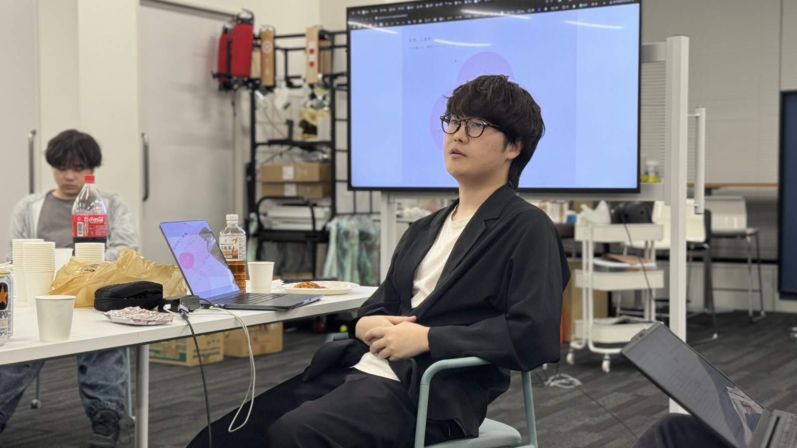 モニター資料を映しながら進捗共有を行う第2回 Futuring iU の前半セッション